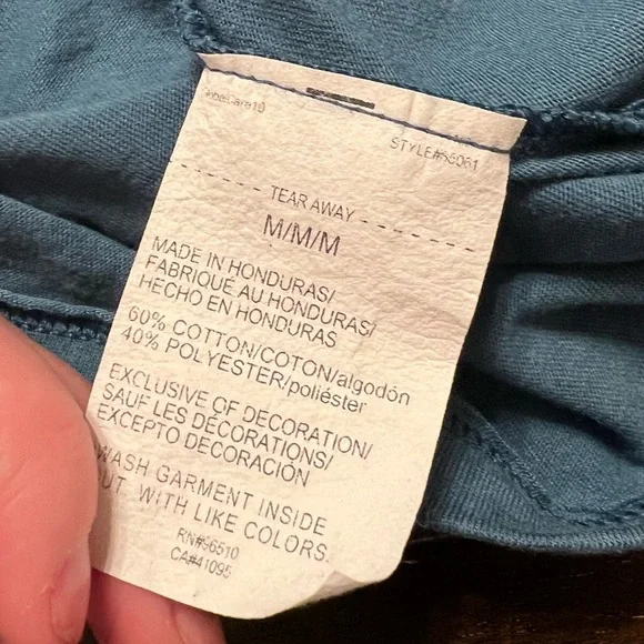 Women’s under armour loose fit blue medium t shirt - Picture 5 of 5